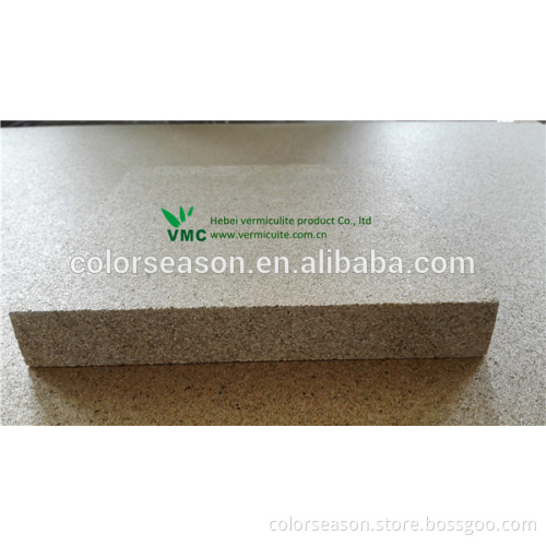 Vermiculite wall panel heat retaining building material